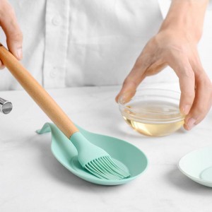 Wholesale Heat Resistant Kitchen Spoon Holder Almond Shape Ladle Silicone Spoon Rest